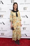Katie Holmes con vestido floral en la alfombra roja de la Gala del American Ballet Theatre 2019 en Nueva York