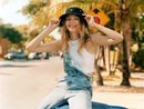 Peto vaquero de la colección 'BSK Teen' de Bershka