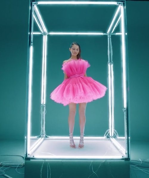 Vestido de tul con vuelo de Giambattista Valli x H&M