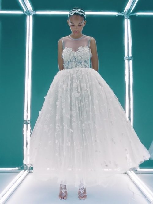Vestido tipo corsé de encaje de Giambattista Valli x H&M