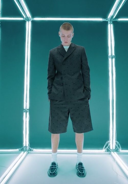 Americana de lana y pantalón corto de traje de Giambattista Valli x H&M