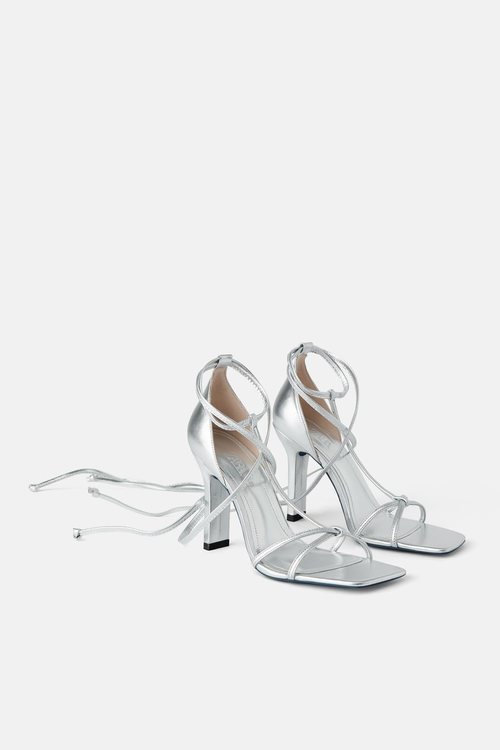 Sandalias plateadas de la colección Blue Collection de Zara 2019