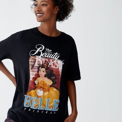 Camiseta negra 'La Bella y la Bestia' de Pull&Bear primavera/verano 2019