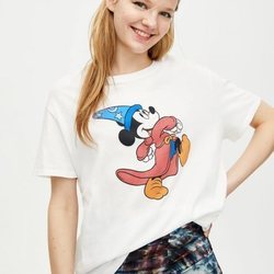 Camiseta blanca con Mickey Mouse de Pull&Bear primavera/verano 2019