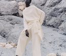 Conjunto blanco de la colección de primavera 2019 de COS