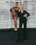 Karlie Kloss con un dos piezas negro de terciopelo e incrustaciones de cristales en 'Project Runway'