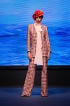 Traje de chaqueta y pantalón estilo tweed de la colección crucero de Juan Duyos para 'Alta Mar'