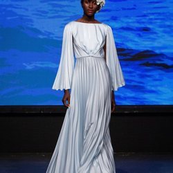 Vestido azul bebé de tablas con mangas acampanadas de la colección crucero de Juan Duyos para 'Alta Mar'