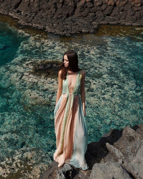 Vestido largo de la colección 'Ocean Breeze' de Alberta Ferretti