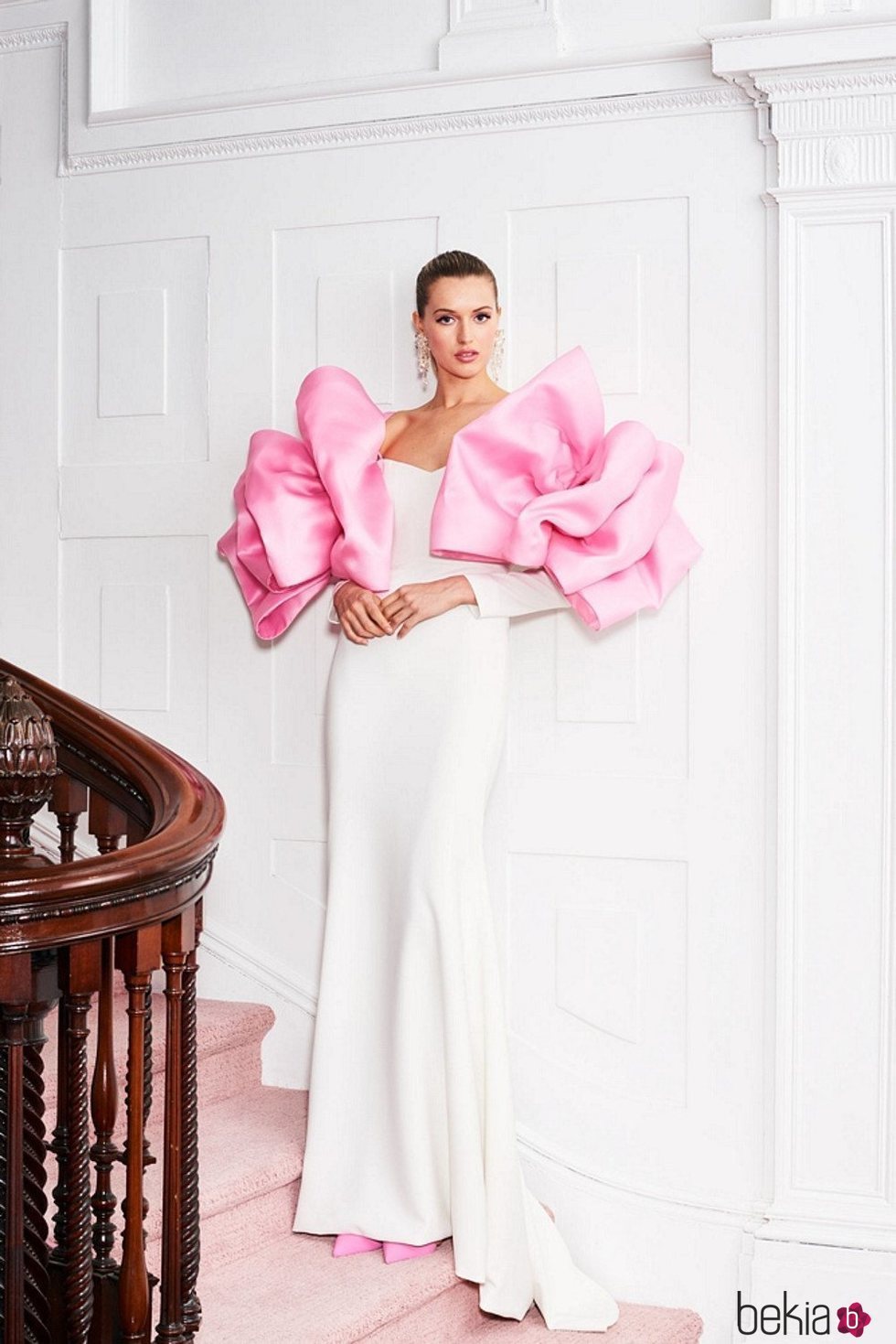 Vestido blanco de la colección pre-fall 2019 de Christian Siriano