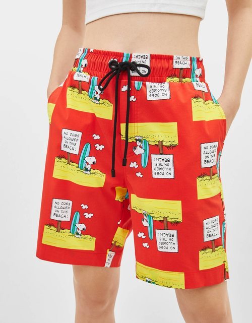 Bermudas con estampado de Snoopy para la colección de Bershka x Snoopy verano 2019