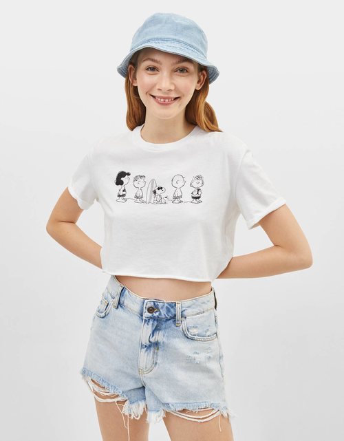 Camiseta coloreada con Snoopy para la colección Bershka x Snoopy verano 2019
