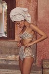 Conjunto de lencería de la colección verano 2019 de For Love & Lemos