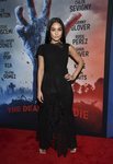Vanessa Hudgens con conjunto de pantalón y cuerpo en la premier de 'The Dead Don't Die'