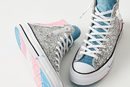 Zapatillas de purpurina rosas y azules de la colección 'Pride 2019' de Converse