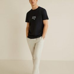 Camiseta de color negro con mensaje positivo de Mango para apoyar la lucha contra el cáncer de próstata