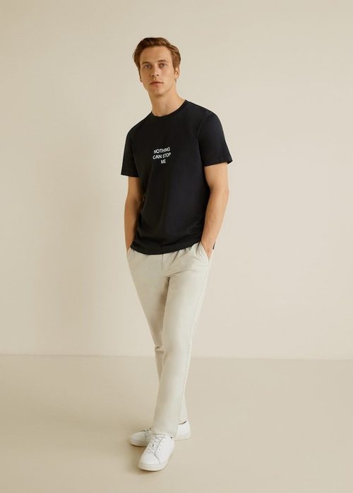 Camiseta de color negro con mensaje positivo de Mango para apoyar la lucha contra el cáncer de próstata