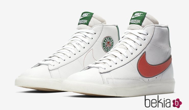 Modelo Blazer en blanco inspirado en Stranger Things para la nueva colección de Nike