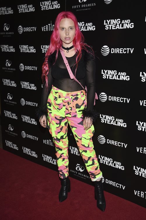 Mery Racauchi con un look estridente y con poco glamour en la presentación de 'Mentir y robar'