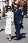 Victoria Becham con un vestido de su propia marca en la boda de Pilar Rubio y Sergio Ramos