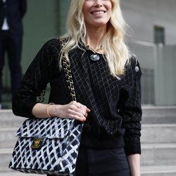 Claudia Shiffer en el homenaje 'Karl for ever' en París