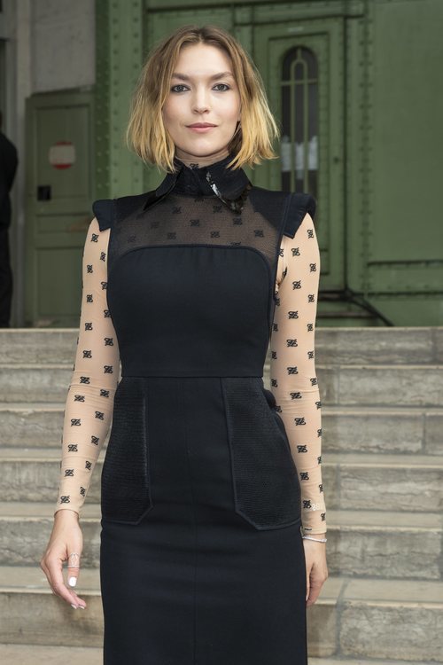 La modelo Arizona en el homenaje 'Karl for ever'