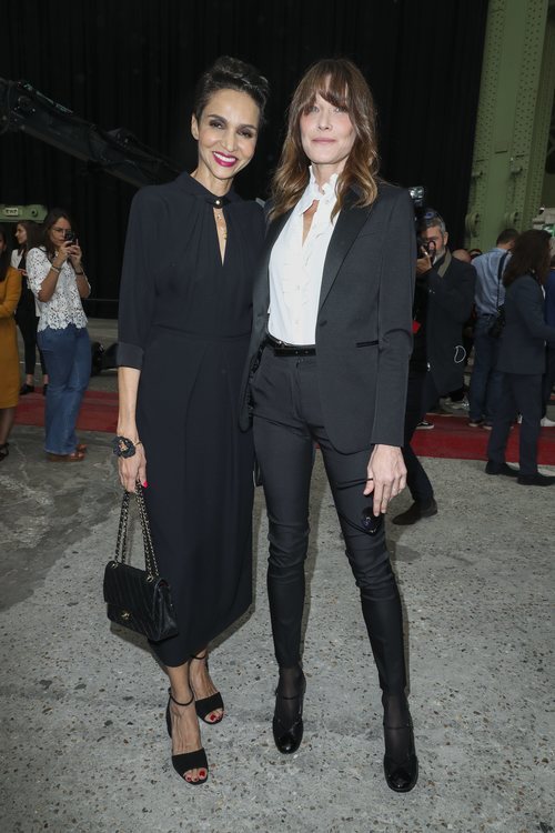 La supermodelo Carla Bruni en el homenaje a Karl Lagerfeld