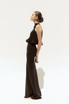 Vestido negro largo con efecto de dos piezas por los volantes de la cintura de la nueva colección de 'Shopie et Voilà'