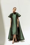 Vestido verde brillante asimétrico de la nueva colección nupcial de 'Shopie et Voilà'