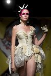 Materiales reciclados en el desfile de Maya Hansen MBFW 2019