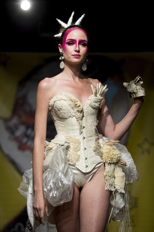 Materiales reciclados en el desfile de Maya Hansen MBFW 2019