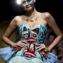 Tribus y colores llamativos en el desfile de Maya Hansen MBFW 2019