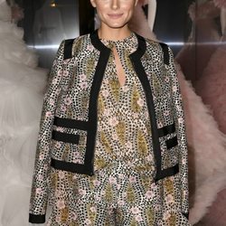 Olivia Palermo con total look floral en el desfile de Giambattista Valli en la Fashion Week de París