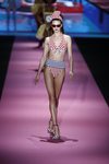 Inspiración retro y pin up en el desfile de Andrés Sardá primavera/verano 2020 en la MBFWMadrid julio 2019