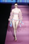 Mangas abollonadas y mezcla de texturas en el desfile de Andrés Sarda primavera/verano 2020 en la MBFWMadrid julio 2019