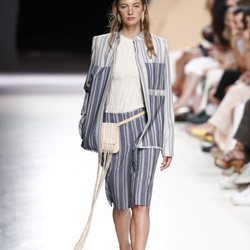 Lino, rayas y escalada de la colección primavera/verano 2020 de Ángel Schlesser en la MBFWMadrid julio 2019