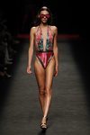 Bañador de la colección primavera/verano 2020 de Custo Barcelona en la MBFWMadrid julio 2019