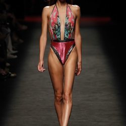 Bañador de la colección primavera/verano 2020 de Custo Barcelona en la MBFWMadrid julio 2019