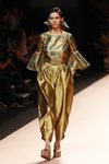 Dos piezas en tonos metalizados de Duyos primavera/verano 2020 en la MBFWMadrid julio 2019