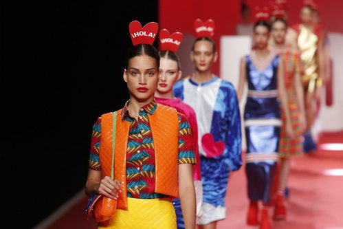 Carrusel de modelos en el desfile primavera/verano 2020 de Ágatha Ruíz de la Prada en la MBFWMadrid 2019