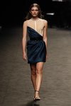 Vestido con cuello redondo y corsé visto en el desfile primavera/verano 2020 de The 2nd Skin Co en la MBFWMadrid julio 2019