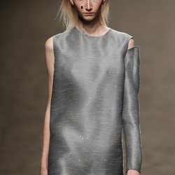 Vestido estilo patrón en el desfile primavera/verano 2020 de The 2nd Skin Co en la MBFWMadrid julio 2019
