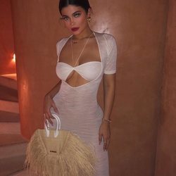 Kylie Jenner con La Bata Piana Longue de Jacquemus
