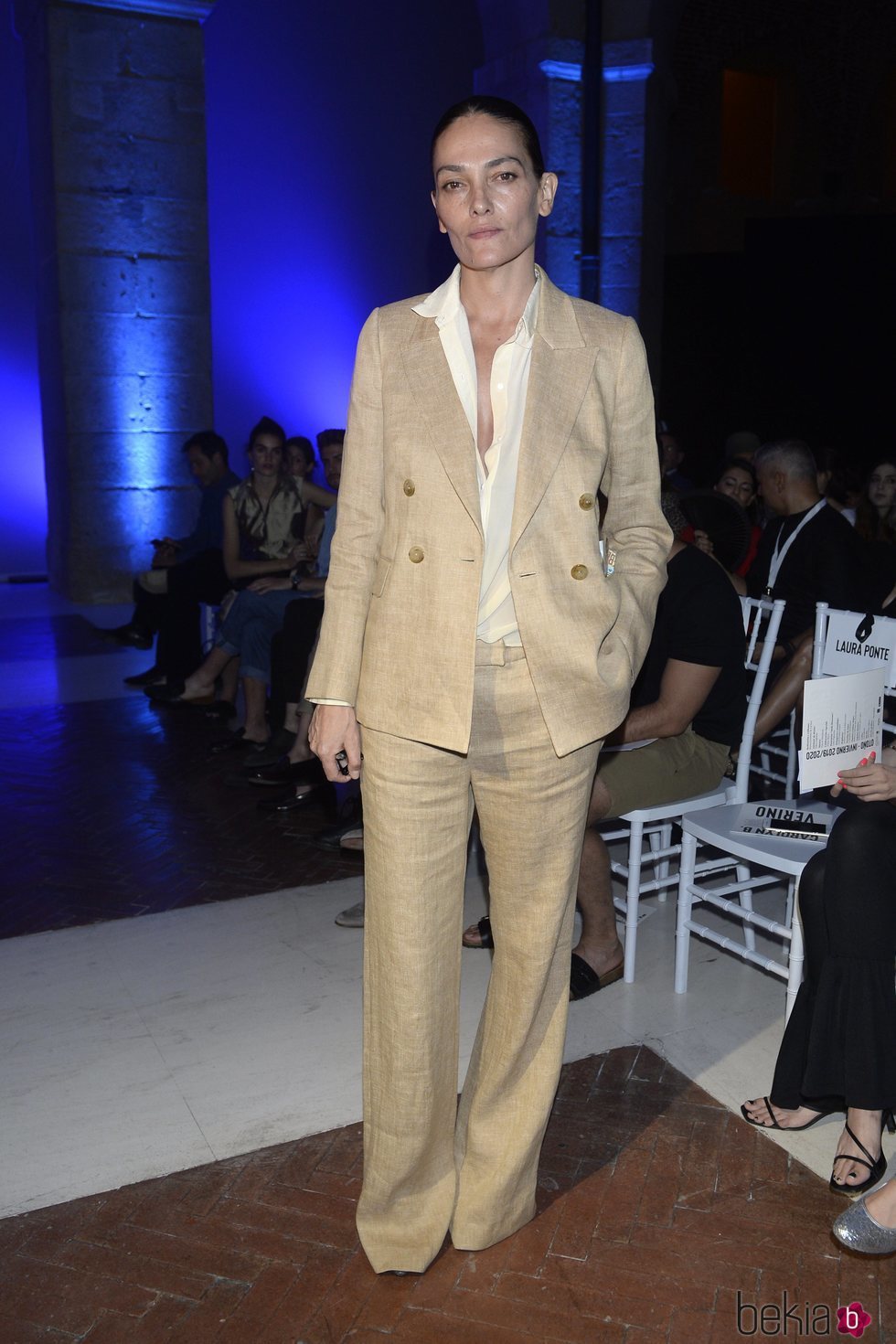 El traje sastre de Laura Ponte que conquista en el desfile de Roberto Vernino