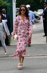Pippa Middleton en la final del Campeonato de Wimbledon con un vestido rosa y estampado floral