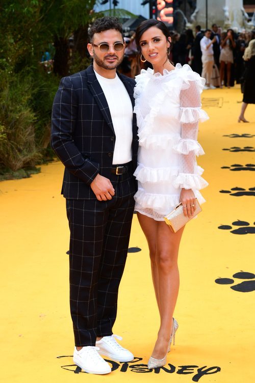 Lucy Mecklenburgh y Ryan Thomas en la premiere de 'El Rey León' en Londres