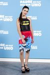 Martina D´Antiochia con outfit inspirado en Batman en la premiere de 'Padre no hay más que uno'