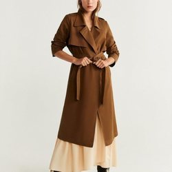 Trench marrón de la colección otoño/invierno 2019 de Mango