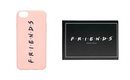 Funda de móvil rosa pastel y estuche negro de la colección cápsula de Stradivarius x 'Friends'