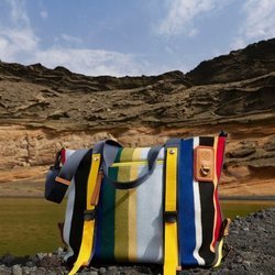 Bandolera de rayas de la nueva colección 'Eye Loewe Nature' de Loewe